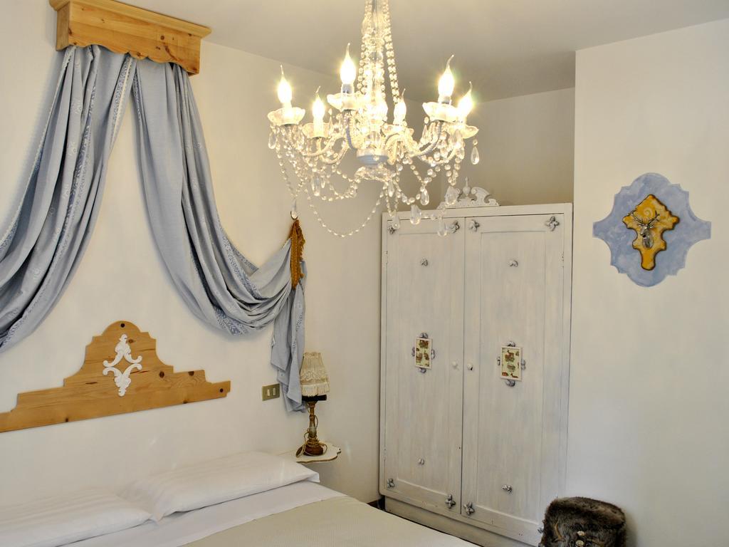 Appartamenti Le Mongolfiere Malè Quarto foto